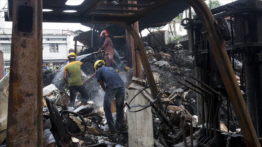 Bangladeş'teki plastik fabrikasında çıkan yangında 11 kişi öldü