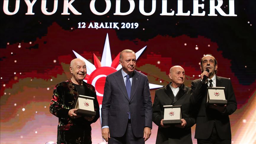 Turkish president honors culture, art award winners