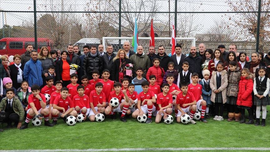 "تيكا" التركية تفتتح ملعب كرة قدم للأطفال في جورجيا