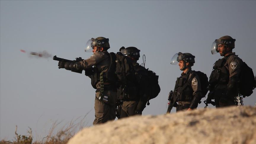 İsrail askerleri Batı Şeria'da iki Filistinli işçiyi yaraladı