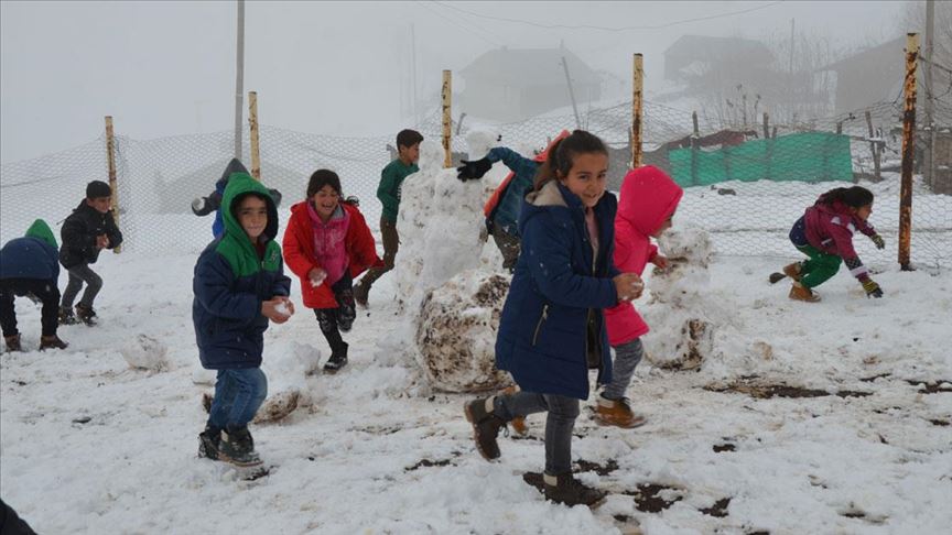 Doğu'da kardan kapanan 109 yerleşim biriminin yolu ulaşıma açıldı
