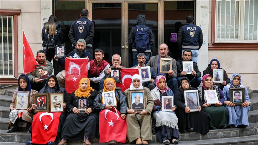 Families' sit-in against PKK continues in SE Turkey