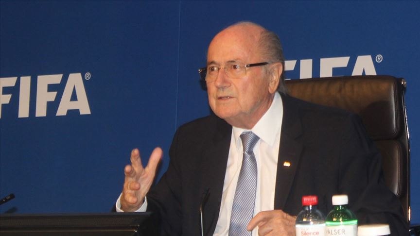 FIFA, Blatter'in Platini'ye verdiği 2 milyon İsviçre frangının iadesini istedi