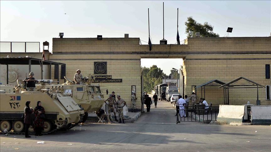 دعوات للتضامن مع "إضراب عن الطعام" لـ10 سجينات بمصر