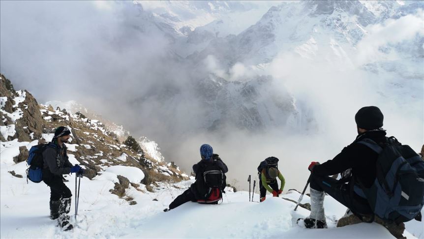 Çiyagerên ji Hekariyê hilkişiyan serê çiya