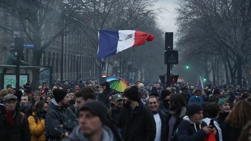 Fransa'da grev ve gösteriler devam ediyor
