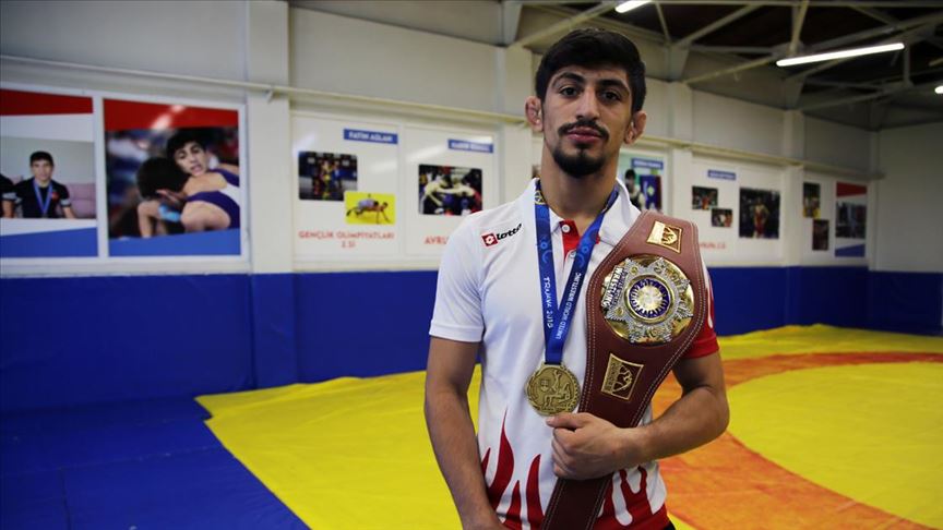 Kerem Kamal 'yılın genç grekoromen güreşçisi' seçildi