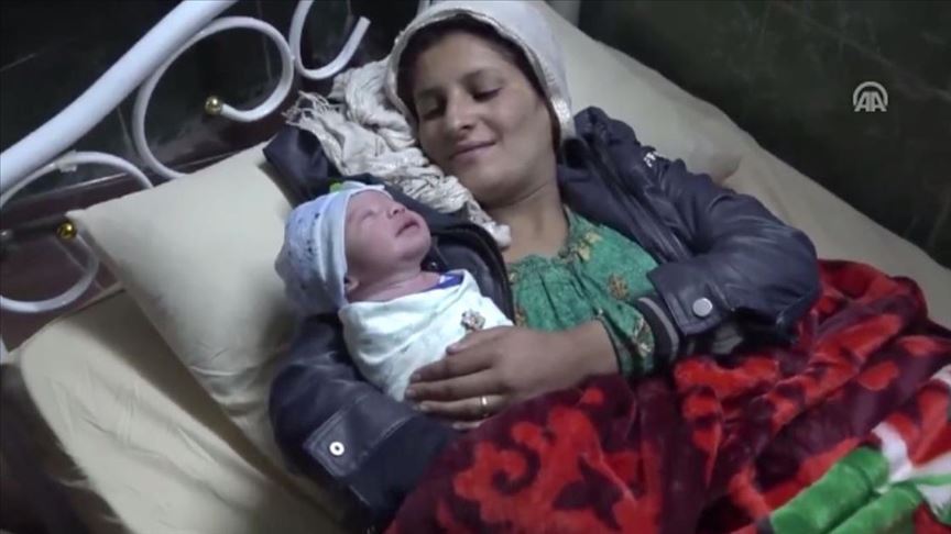 عائلة سورية تطلق اسم "سلام" على مولودها برأس العين