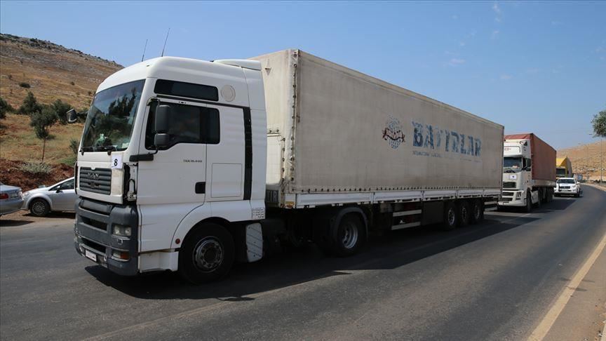 40 شاحنة مساعدات أممية تدخل إدلب عبر تركيا 
