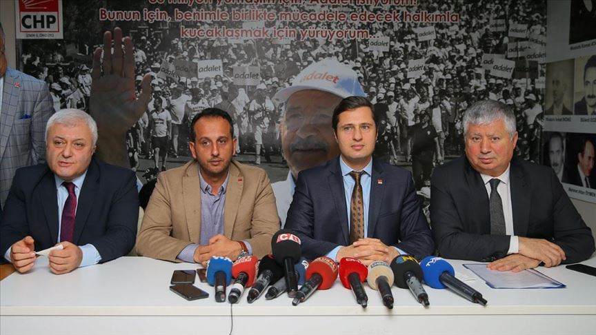 CHP'den FETÖ suçlamasıyla tutuklanan Urla Belediye Başkanı Oğuz'a destek