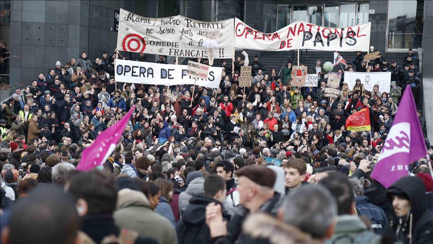 Nastavljeni štrajk i protesti u Francuskoj: U Parizu 30 privedenih