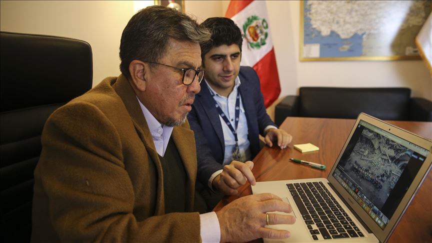 Embajador de Perú en Turquía vota por las mejores fotos del año de la Agencia Anadolu