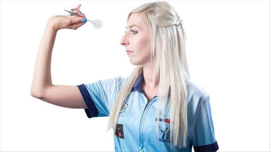 Fallon Sherrock, la primera mujer que derrota a un hombre en el Campeonato Mundial de Dardos