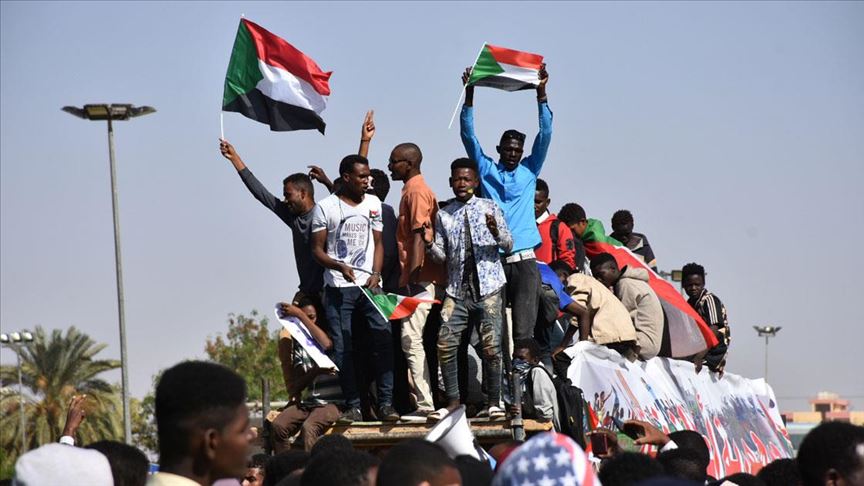 Sudanlılar 'Aralık Devrimi'nin birinci yılında sokakları doldurdu