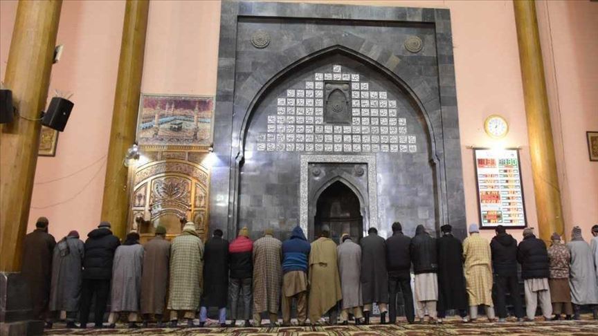 Kashmir: Central mosque holds first prayers in months