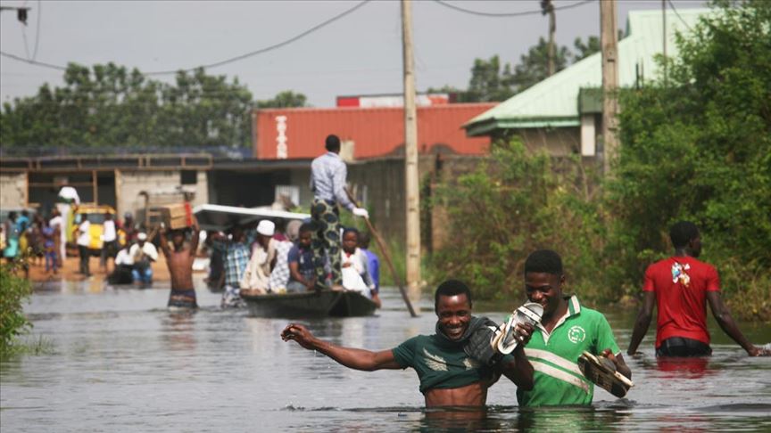 Nijerya'da sel 51 bin kişiyi yerinden etti