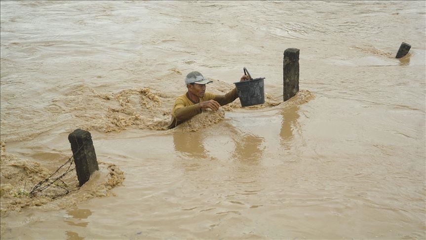 Indonesia: Flooding kills 7, victimizes thousands