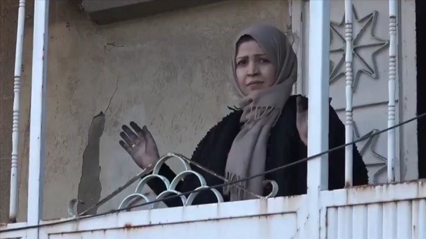 سيدة سورية تروي نهب "ي ب ك" الإرهابي منزلها برأس العين