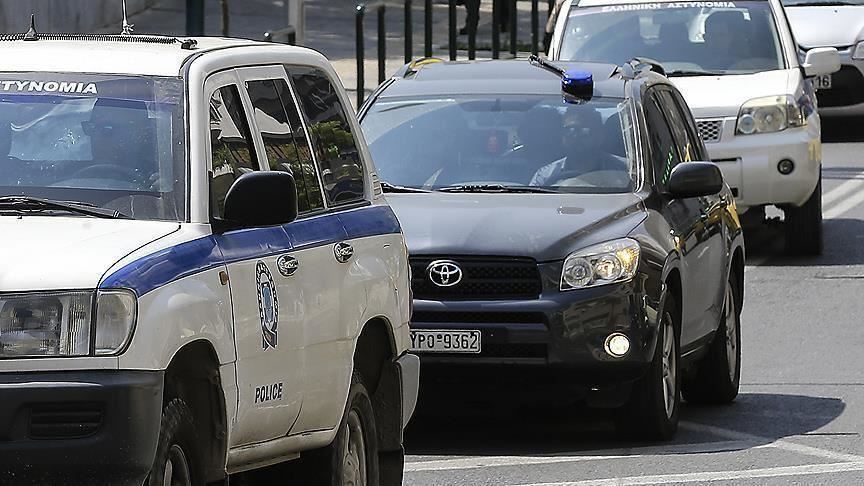 مجهولين يضرمون النار في سيارة دبلوماسي تركي باليونان