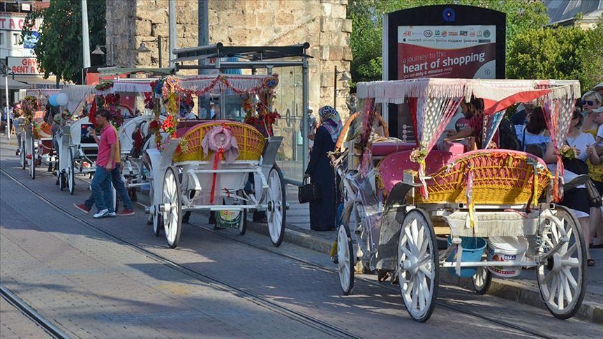Electric cars to replace carriages on Istanbul islands