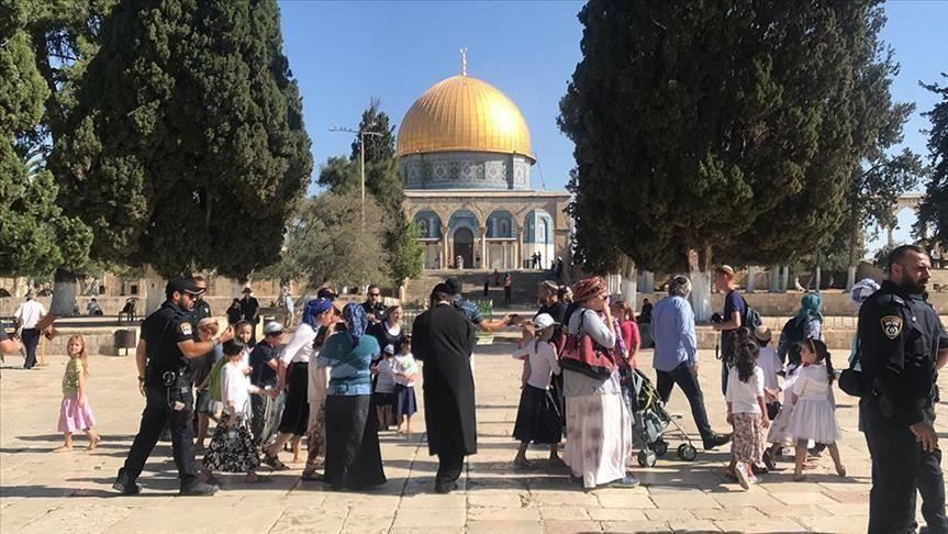 Scores of Israeli settlers storm Al-Aqsa complex