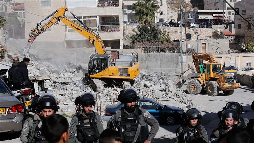 İsrail güçleri Doğu Kudüs'te Filistinli aileye ait inşaat halindeki evi yıktı