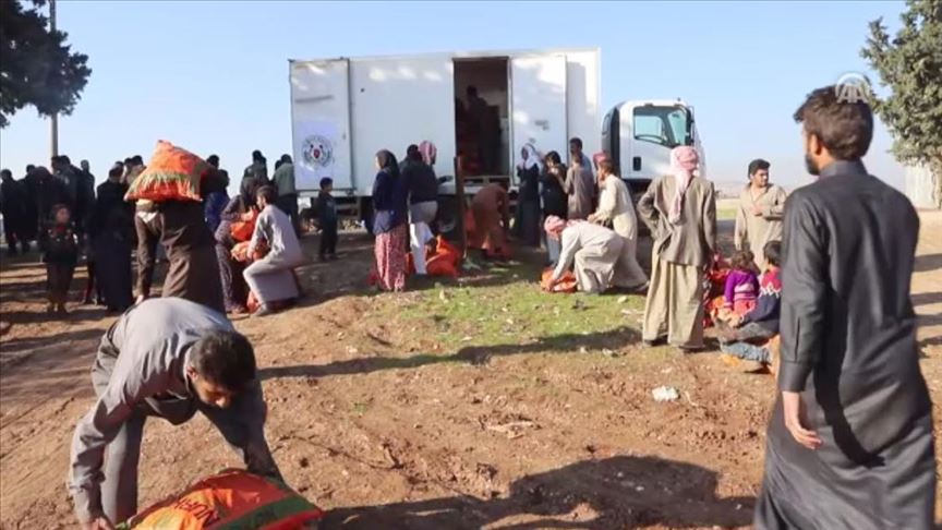 بلدية تركية توزع مساعدات غذائية على 500 عائلة سورية