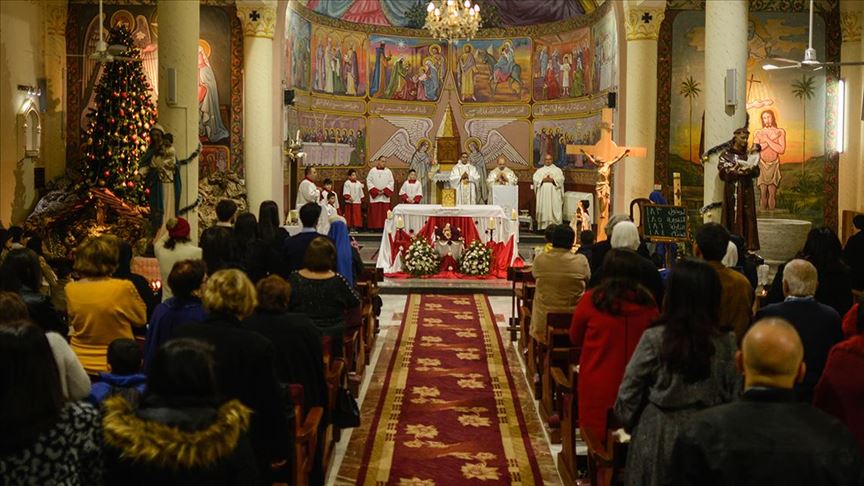غزة.. مسيحيون يقيمون قداسا من "أجل السلام" احتفالا بعيد الميلاد