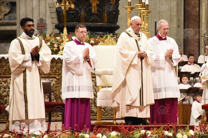 Vatican: Pope marks Christmas Eve
