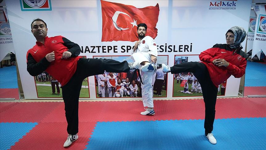 Madalya koleksiyoneri şampiyon aile