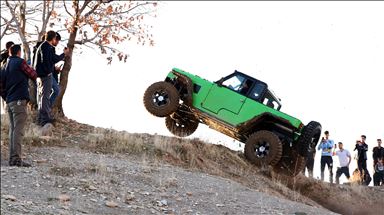 Li Iraqê ciwanên hezkiriyên off-roadê merivan şaş û metel dihêlin