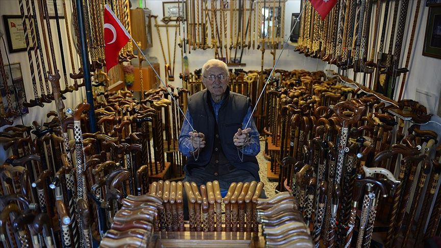 Nihat ustanın 'özellikli' bastonları ilgi görüyor