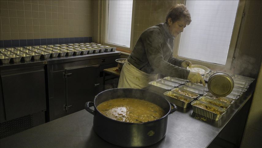Pomozi.ba svakodnevno pripremi i isporuči 7.000 obroka: Potrebni su nam volonteri