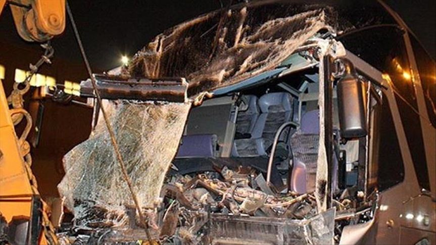 Bus carrying workers crashes in Egypt, 18 killed