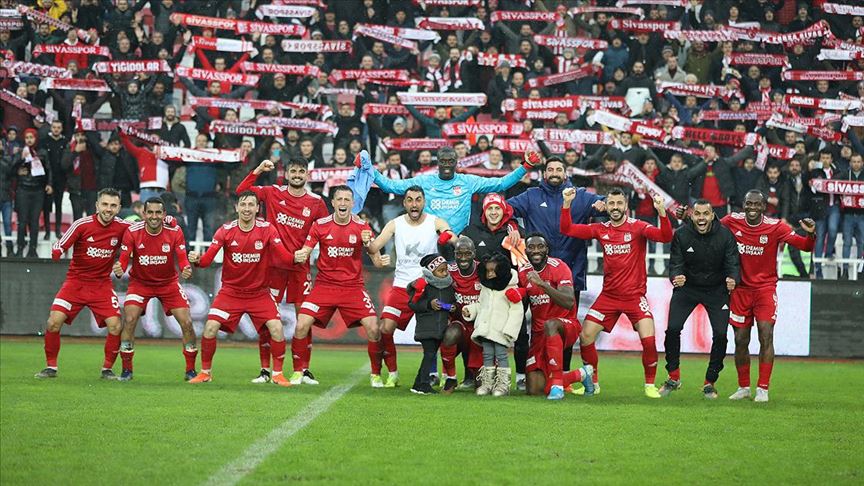 Sivasspor Süper Lig'de ilk devreyi 3. kez lider tamamladı
