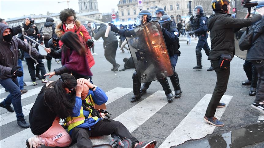 Protesti u Francuskoj: U sukobu demonstranata i policije uhapšene tri osobe