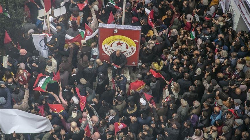 Tunisie : Des dizaines de jeunes poursuivent leur sit-in au siège du gouvernorat de Tataouine