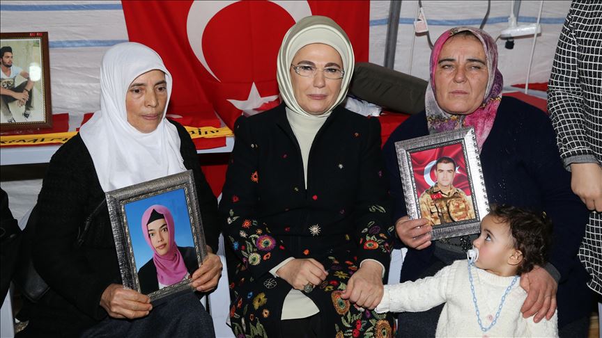حمایت همسر رئيس جمهور ترکیه از تحصن مادران «دیاربکر»