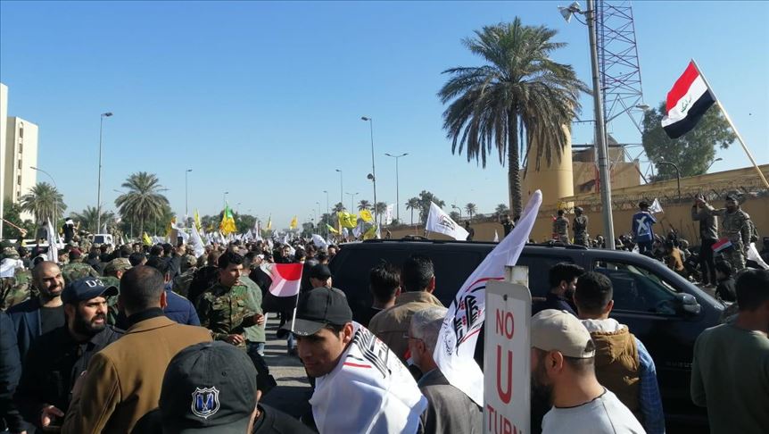 برخورد نیروهای امنیتی عراق با اشغالگران سفارت آمریکا در بغداد