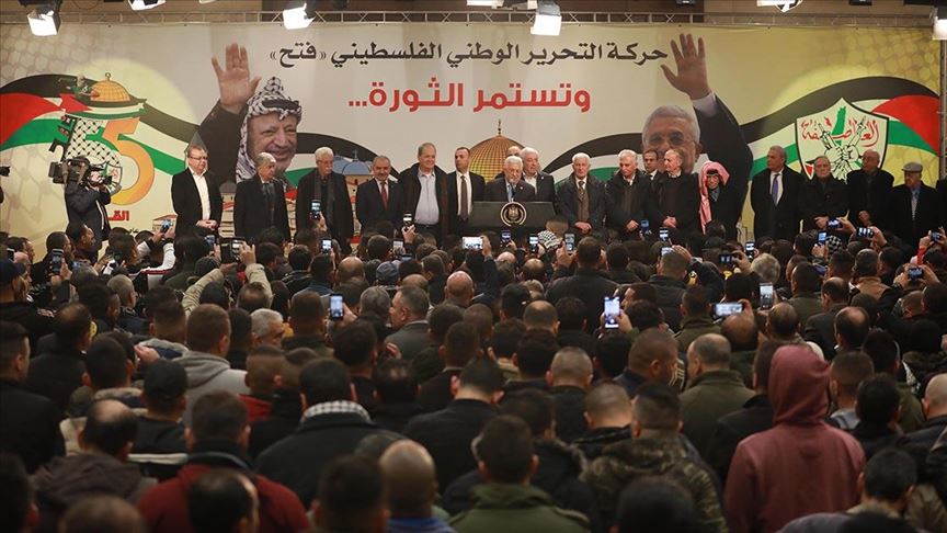 عباس يوقد شعلة انطلاقة حركة فتح الـ55