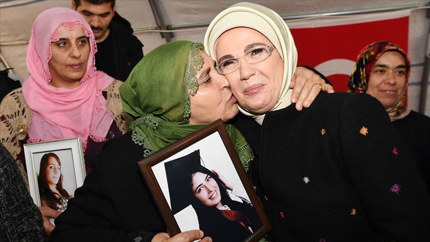 Emine Erdoğan'dan Diyarbakır annelerine ziyaret 