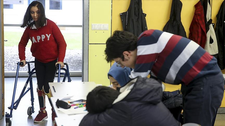 Serebral palsili İrem 2020'yi 'ayakta' karşılayacak