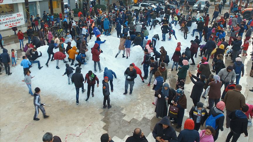 antalya da cocuklarin kar sevinci