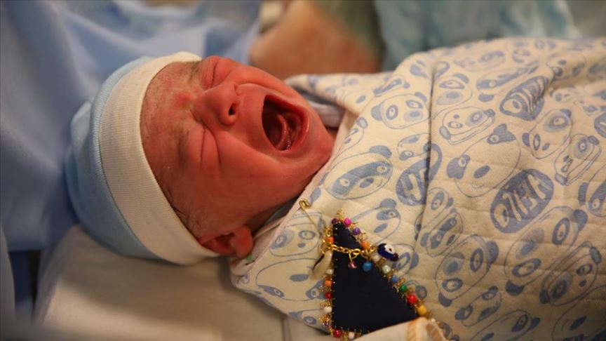Türkiyede yeni yılın ilk bebekleri dünyaya geldi