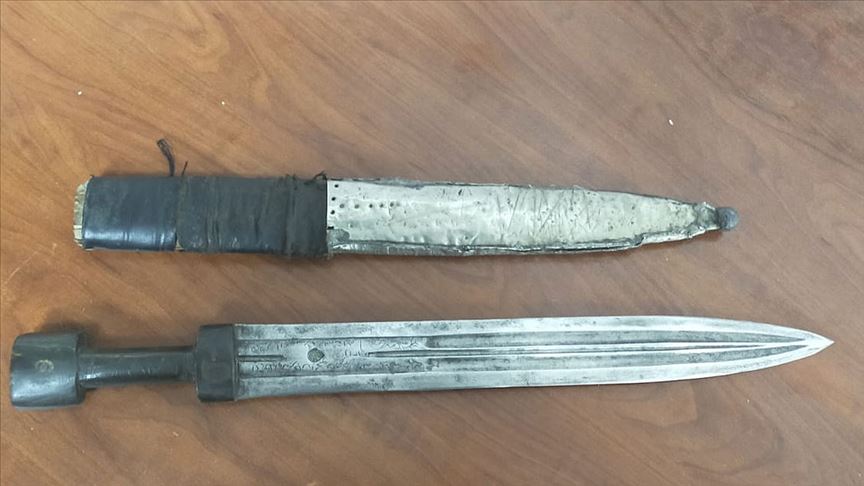 Diyarbakır'da 14. yüzyıla ait hançer ele geçirildi