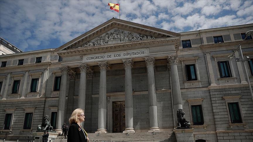 İspanya'da 'Katalonya sorunu' gölgesinde azınlık sol koalisyon hükümeti kuruluyor