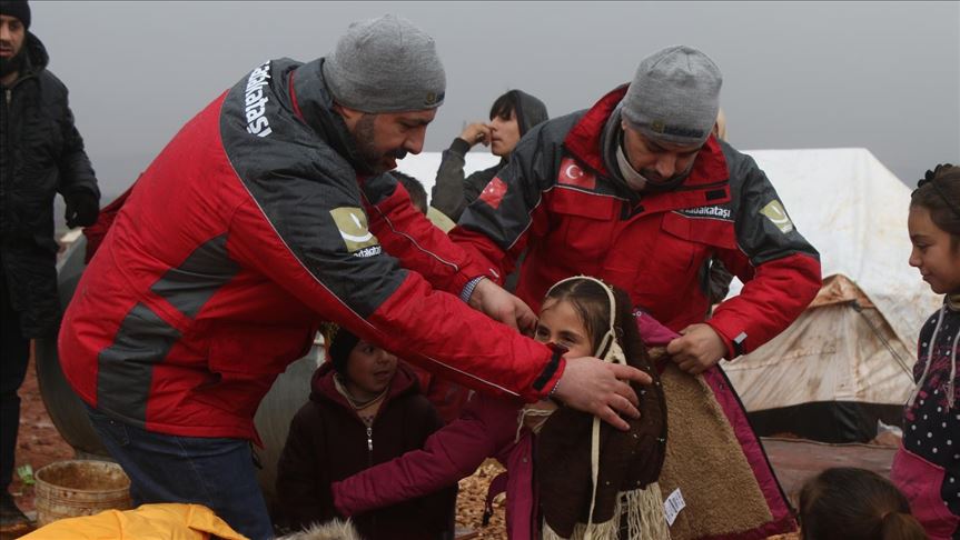 Turkish aid agency helps Syrians fleeing Idlib attacks