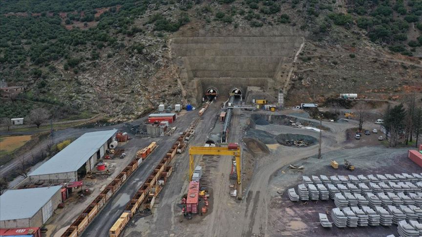 Türkiye’nin en uzun demir yolu tünelinde sona doğru 