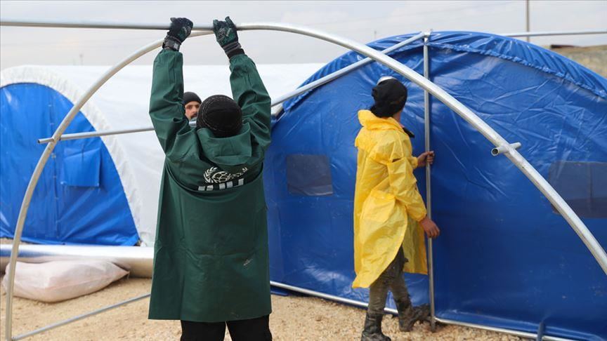 Turkish charity provides tents to Syrian refugees