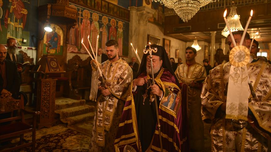 المسيحيون الأرثوذكس بغزة يقيمون "قداسا" احتفالا بعيد الميلاد